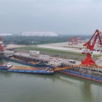 滿載砂石的萬噸貨輪駛向長(zhǎng)江下游!江海對(duì)流新格局開啟